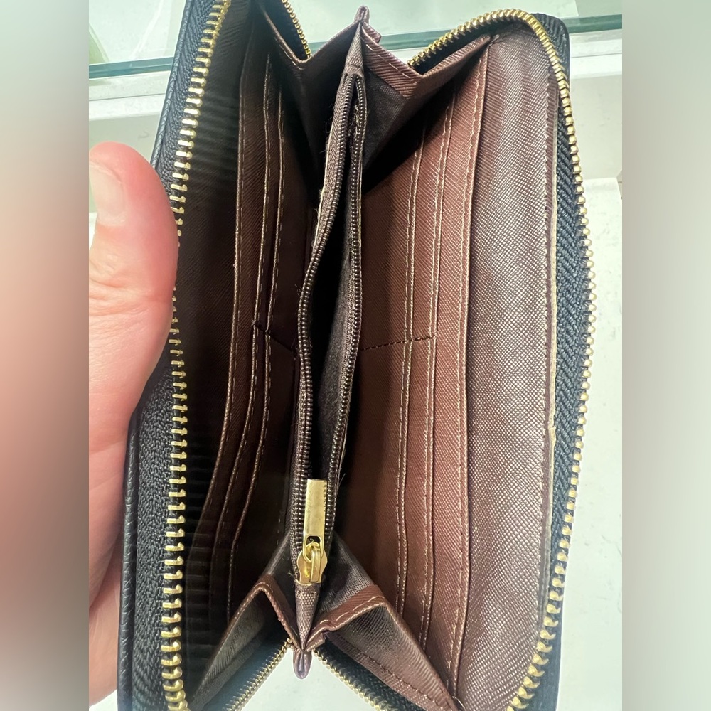 Marc Jacobs “The Wallet” Black Zip Around Leather Wallet – Gold Hardware - Picture 9 of 12